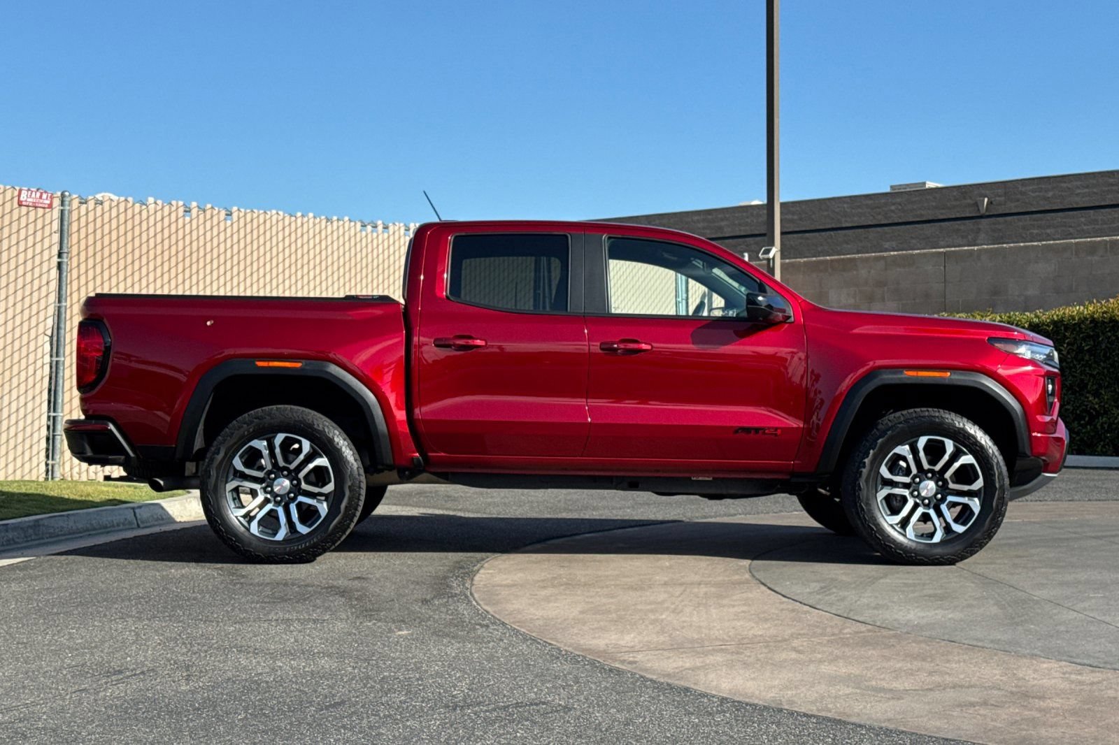Certified 2023 GMC Canyon AT4 w/ AT4 Premium Package AWD/4WD image 3