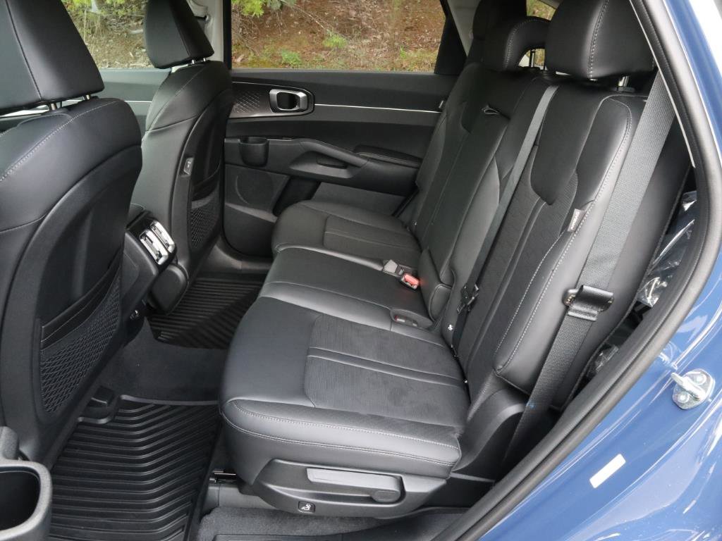 New 2025 Kia Sorento S w/ Panoramic Sunroof Package image 4