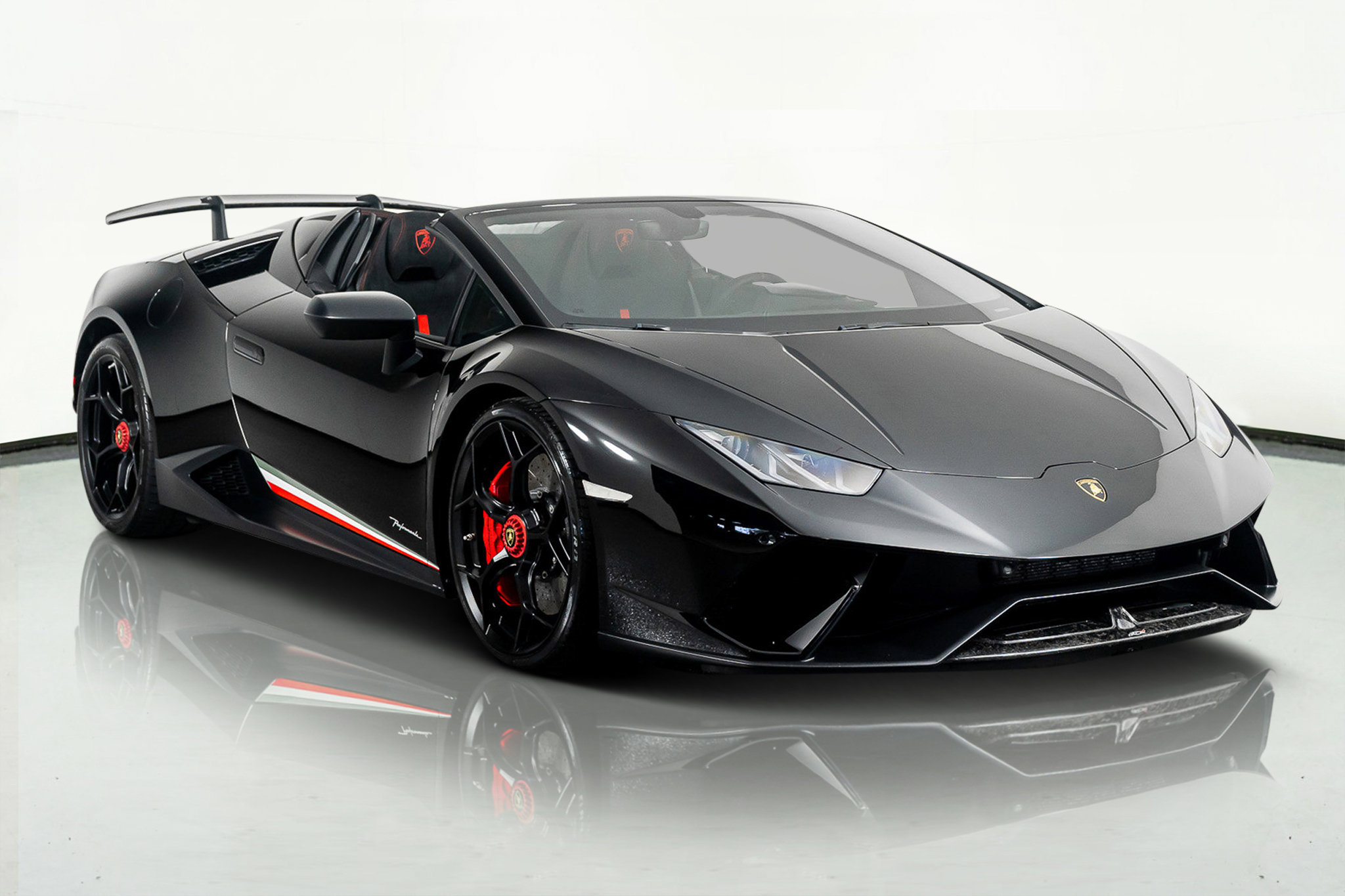Used 2018 Lamborghini Huracan Performante AWD/4WD image 5