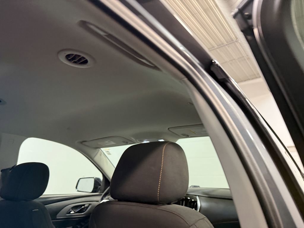 Used 2020 Chevrolet Traverse LS image 17