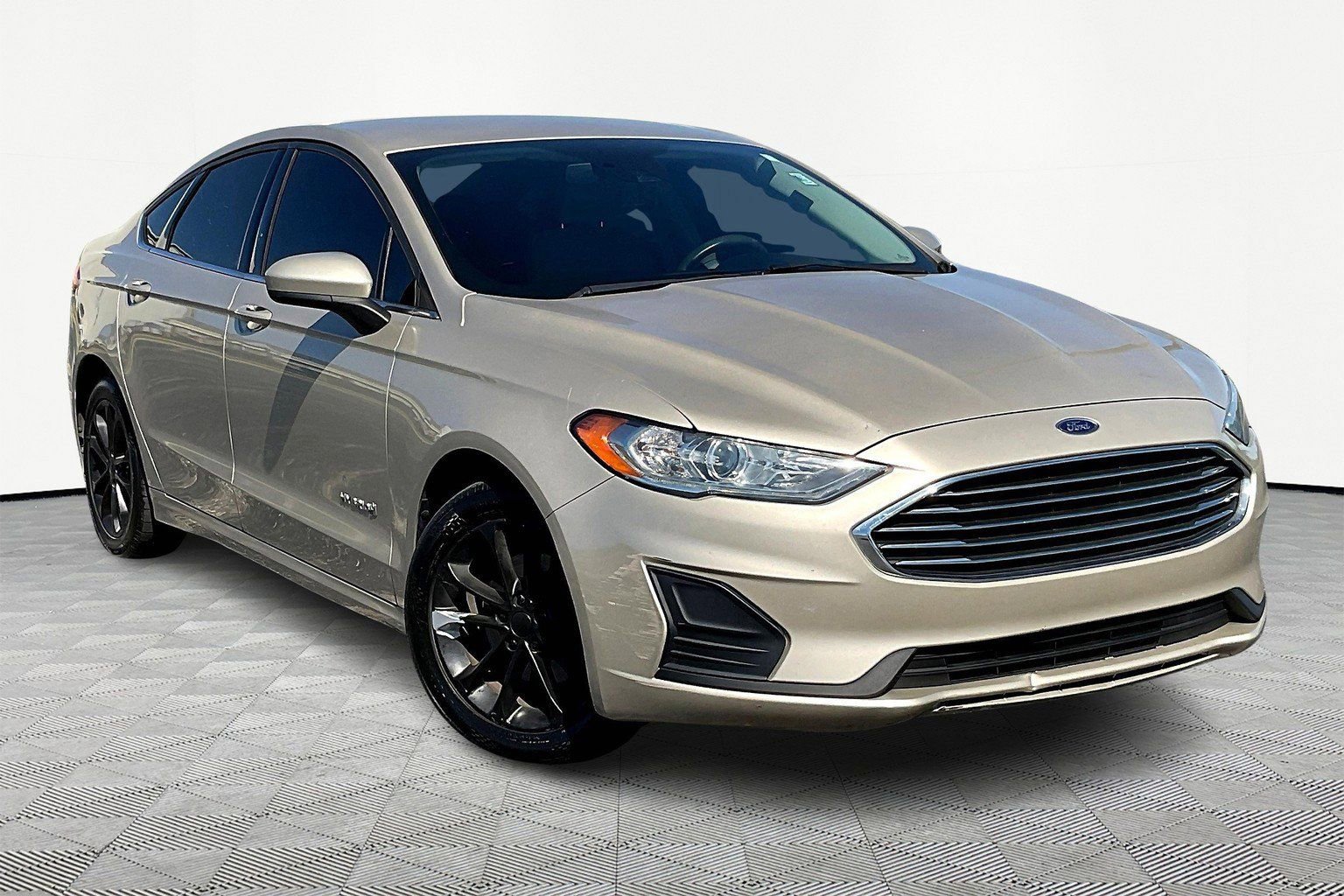 Used 2019 Ford Fusion SE image 1
