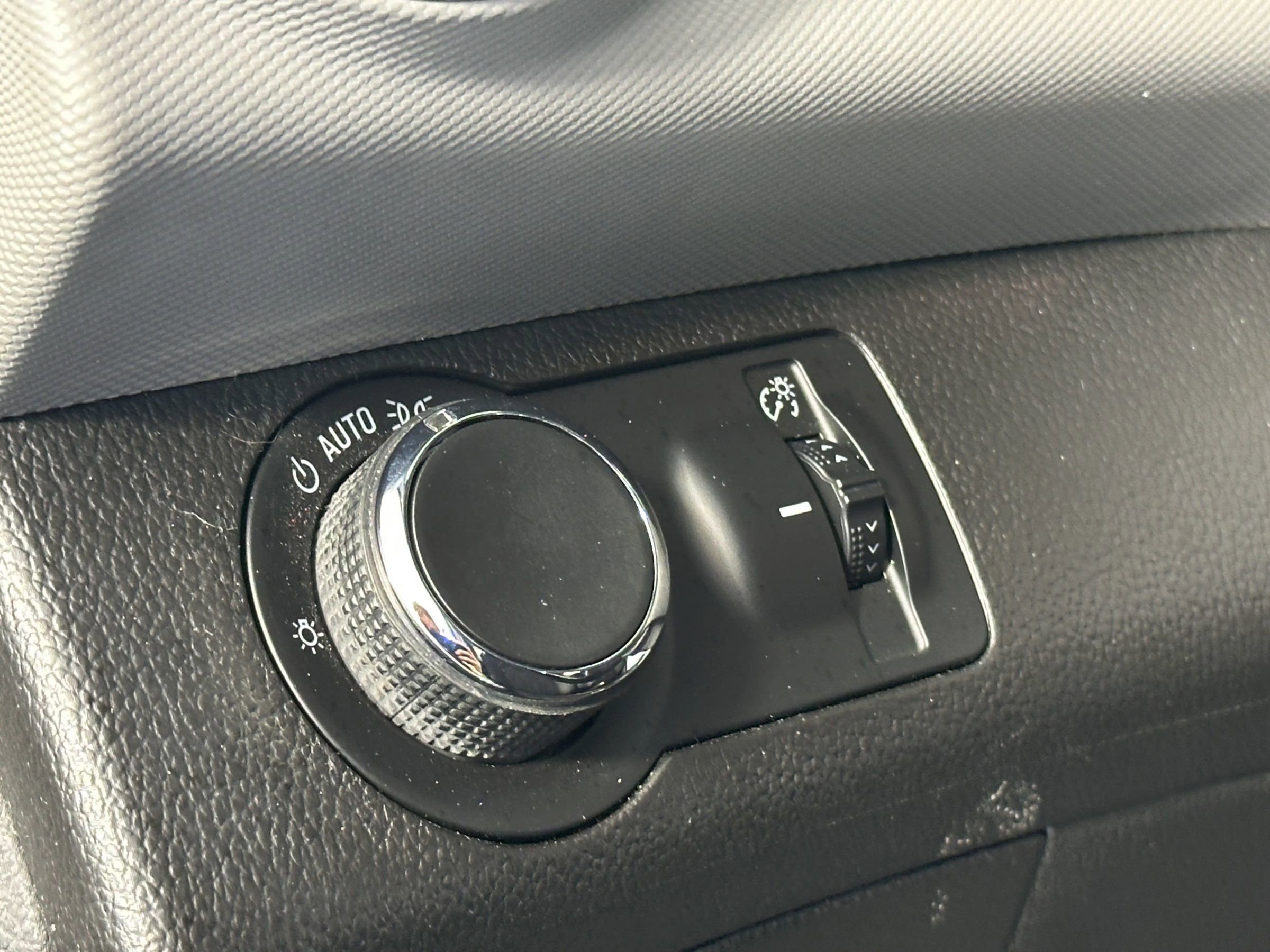 Used 2018 Chevrolet Sonic LT w/ Convenience Package image 24