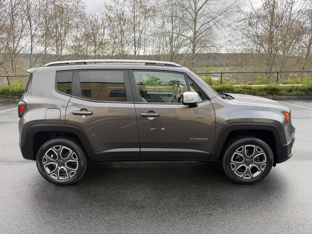 Used 2017 Jeep Renegade Limited AWD/4WD image 4