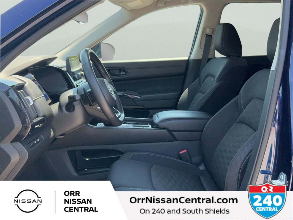 Used 2025 Nissan Pathfinder SV FWD image 17