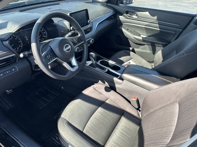 Used 2024 Nissan Altima 2.5 SV FWD image 16