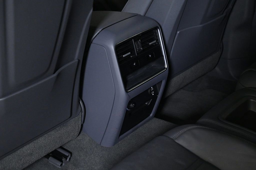 Used 2022 Porsche Cayenne Turbo image 21