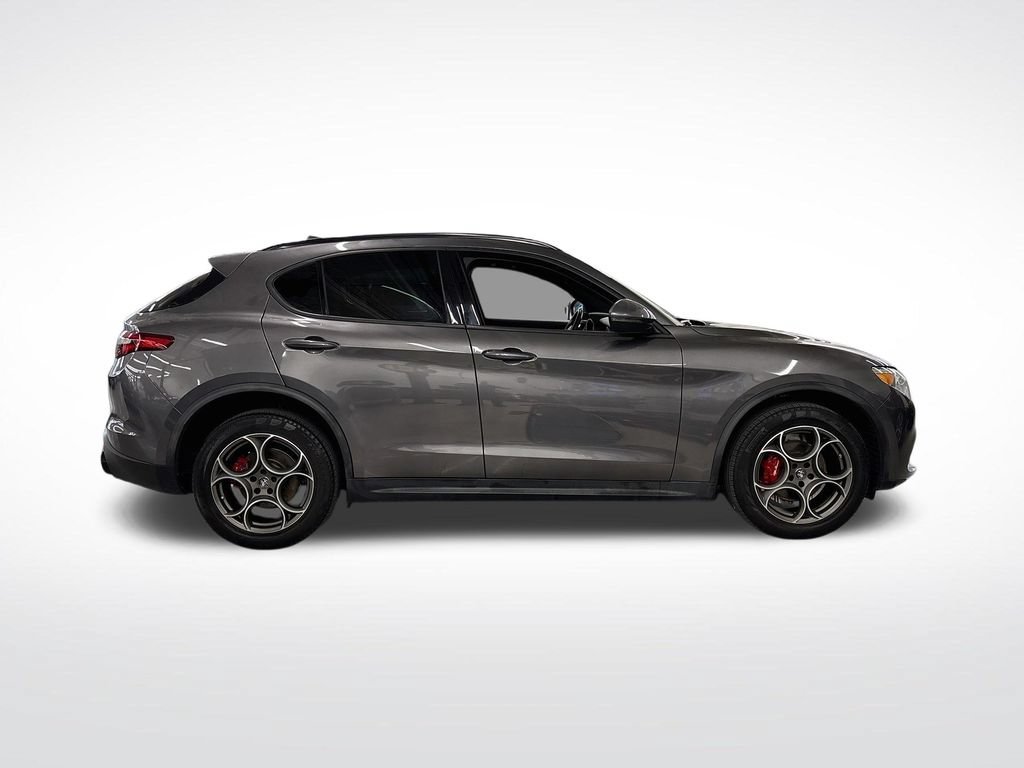 Used 2023 Alfa Romeo Stelvio Sprint AWD/4WD image 6