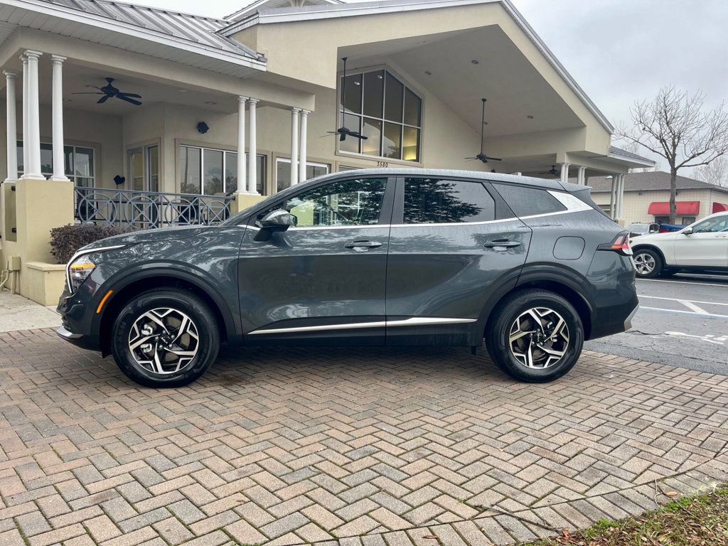 Used 2025 Kia Sportage LX image 2