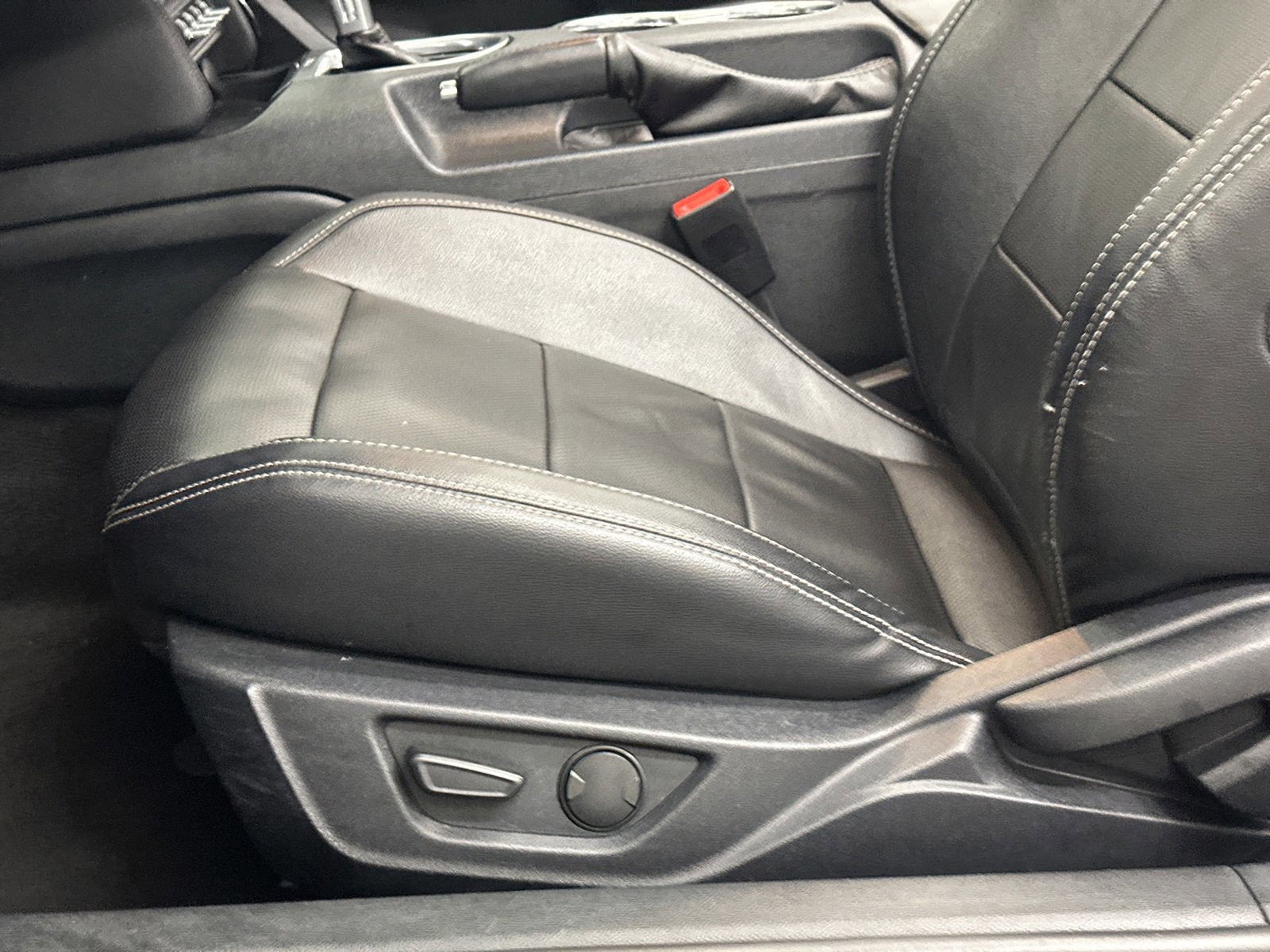 Used 2021 Ford Mustang Premium image 17
