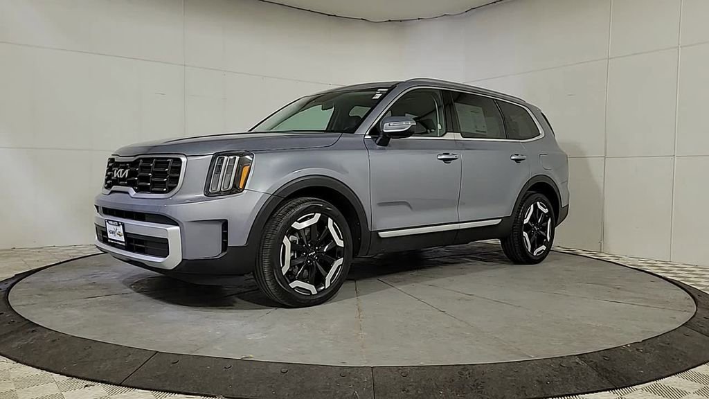 Used 2025 Kia Telluride S image 3
