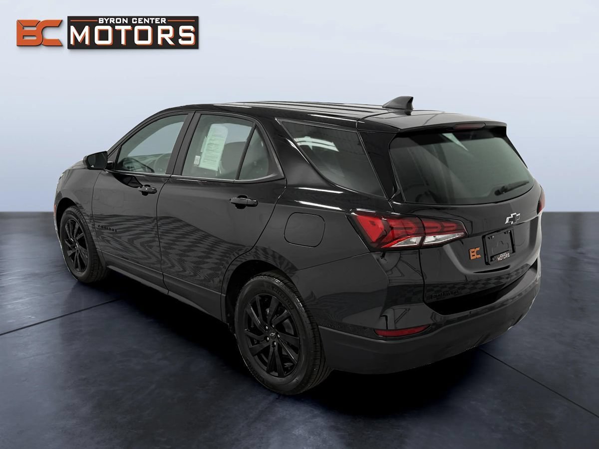 Used 2023 Chevrolet Equinox LS w/ Midnight Edition FWD image 4