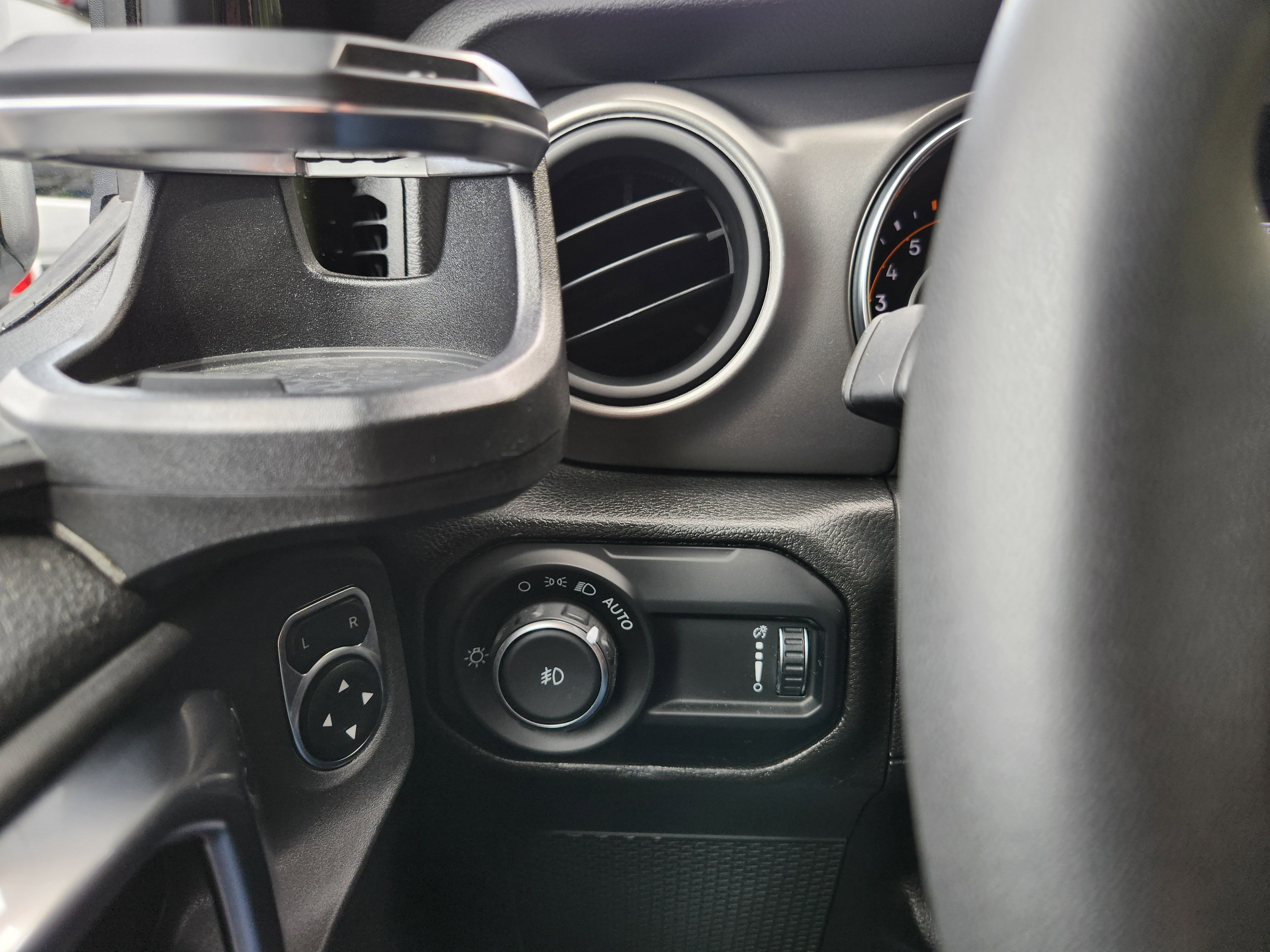 Used 2023 Jeep Wrangler Sport S image 13