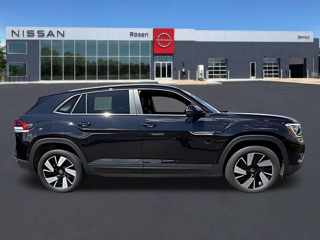 Used 2025 Volkswagen Atlas Cross Sport SE AWD/4WD image 2