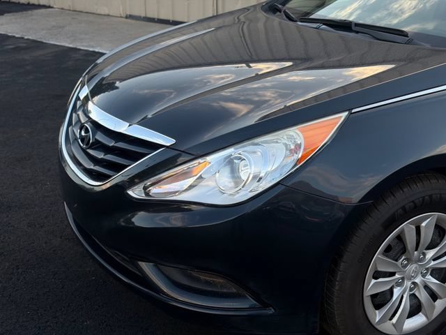 Used 2012 Hyundai Sonata GLS FWD image 2