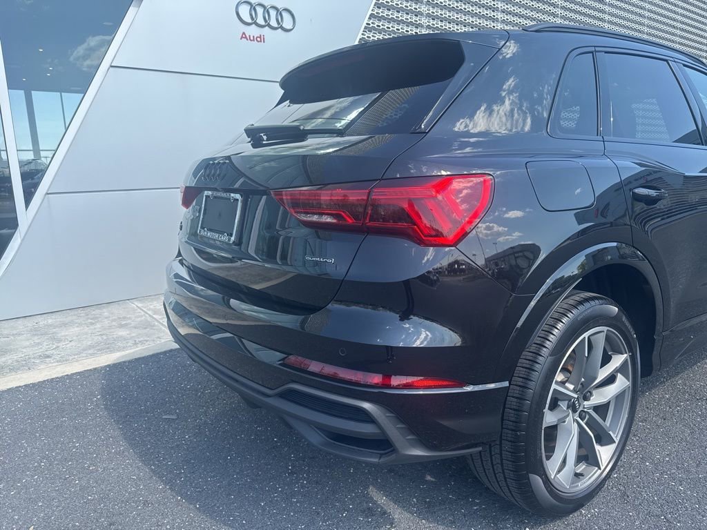 Certified 2025 Audi Q3 2.0T Premium w/ Convenience Package AWD/4WD image 4