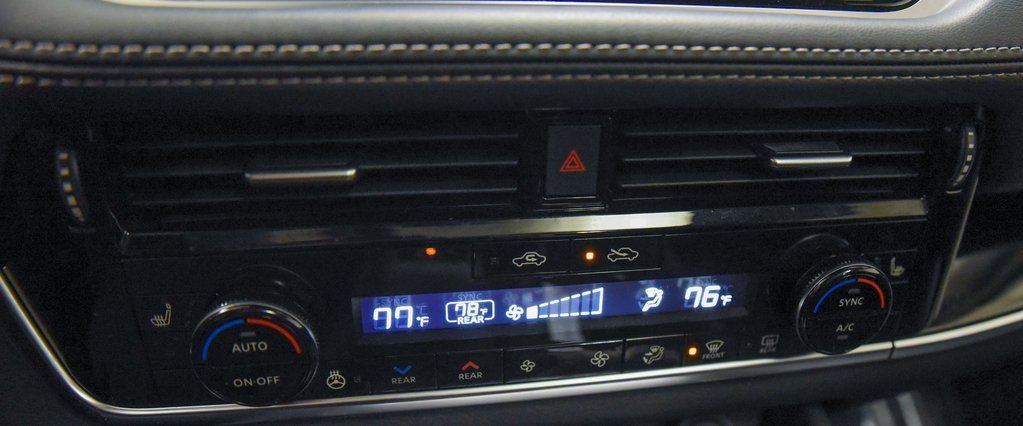 Used 2023 Nissan Rogue SL w/ SL Premium Package image 18