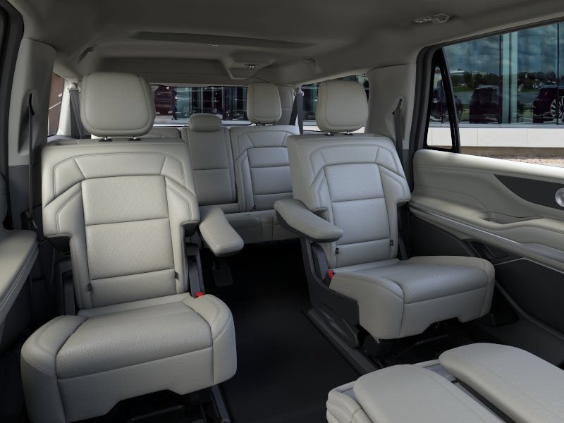 New 2026 Lincoln Navigator L Premier AWD/4WD image 28