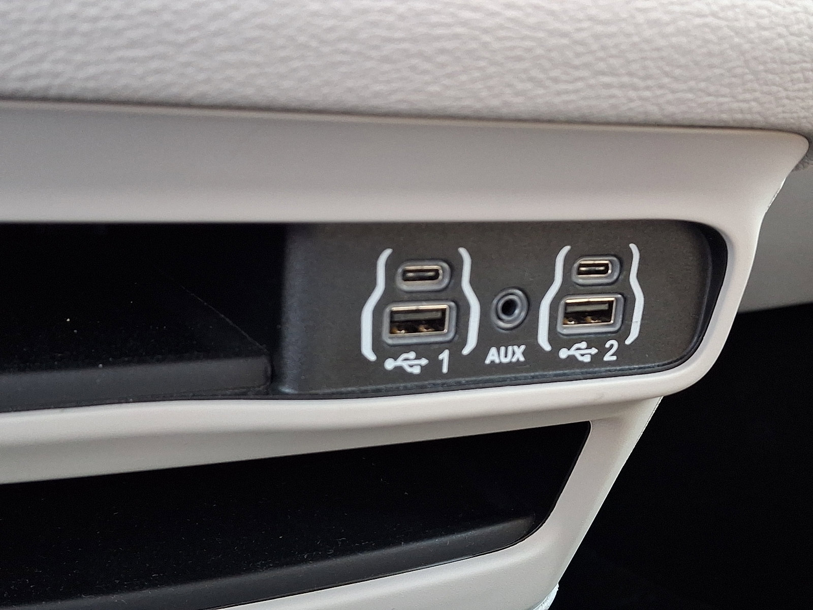 Used 2023 Chrysler Pacifica Touring-L image 24