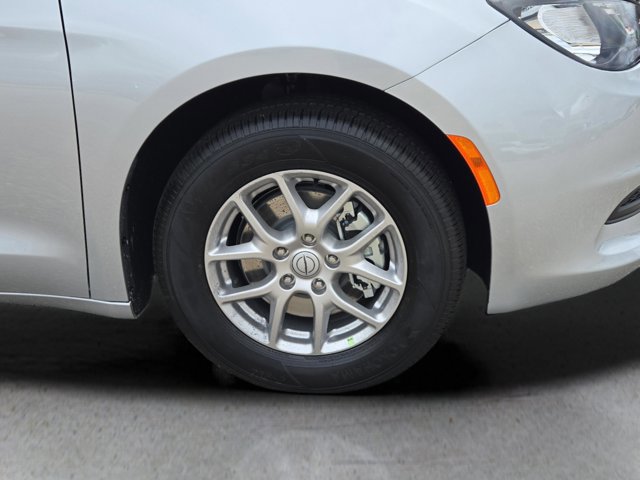 New 2026 Chrysler Voyager LX image 4