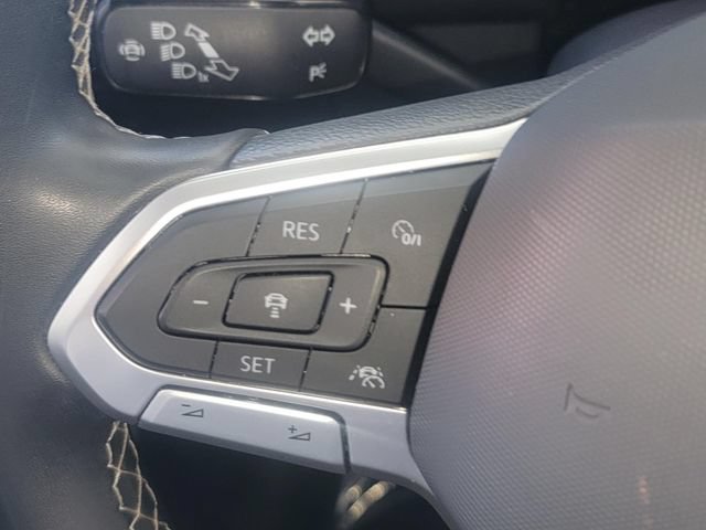Used 2023 Volkswagen Tiguan SE R-Line FWD image 18