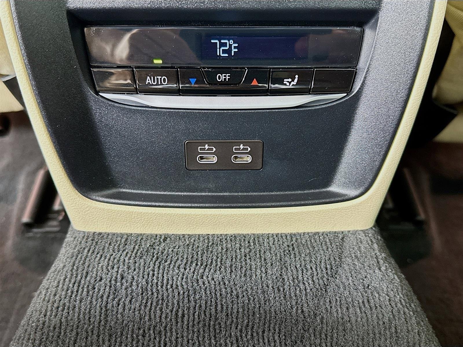 Used 2024 BMW 330i Sedan w/ Premium Package image 27