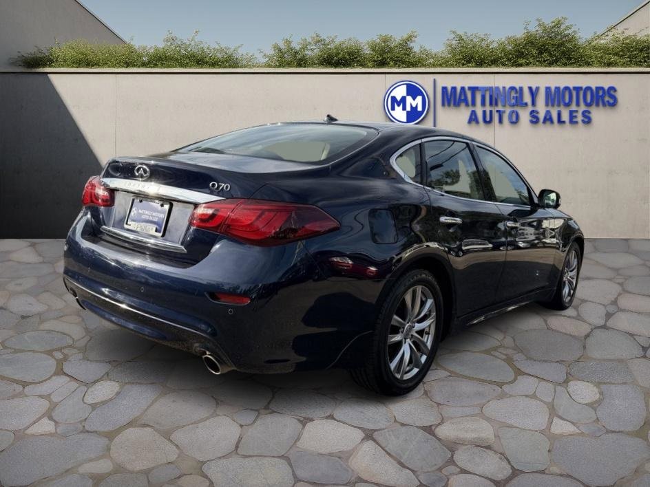 Used 2019 INFINITI Q70 Luxe w/ Proactive Package image 3
