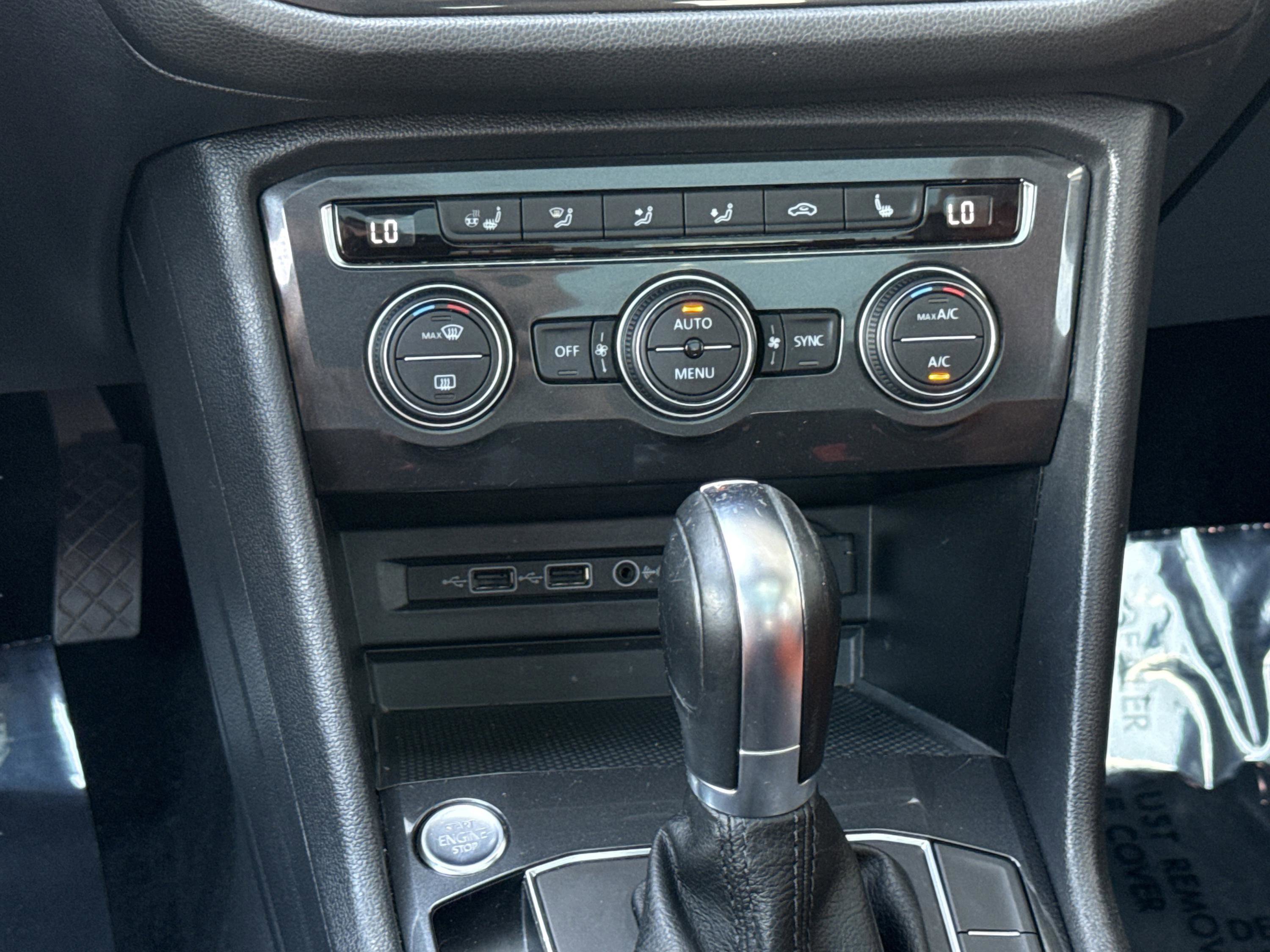 Used 2019 Volkswagen Tiguan SEL Premium image 13