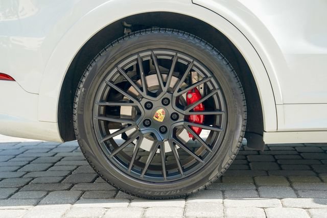 Used 2022 Porsche Cayenne GTS AWD/4WD image 32