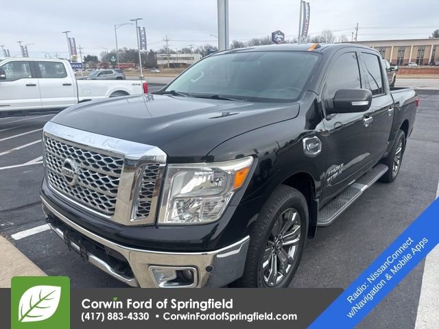 Used 2017 Nissan Titan SV image 3