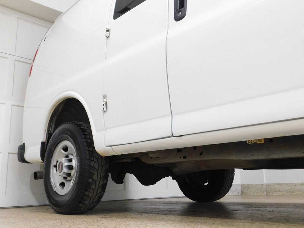 Used 2017 GMC Savana 2500 RWD image 8