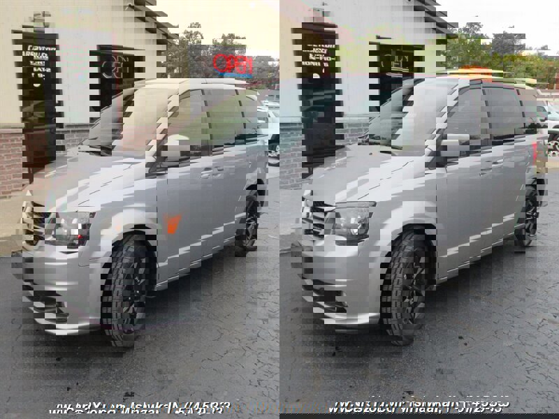 Used 2019 Dodge Grand Caravan GT image 3