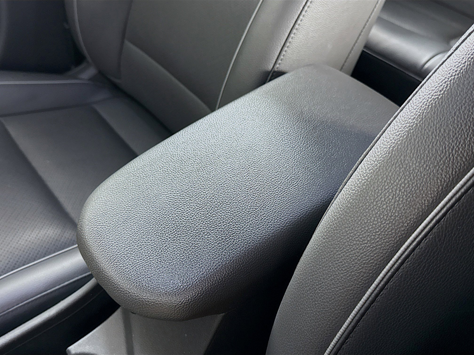 Used 2020 Hyundai Ioniq Limited image 18