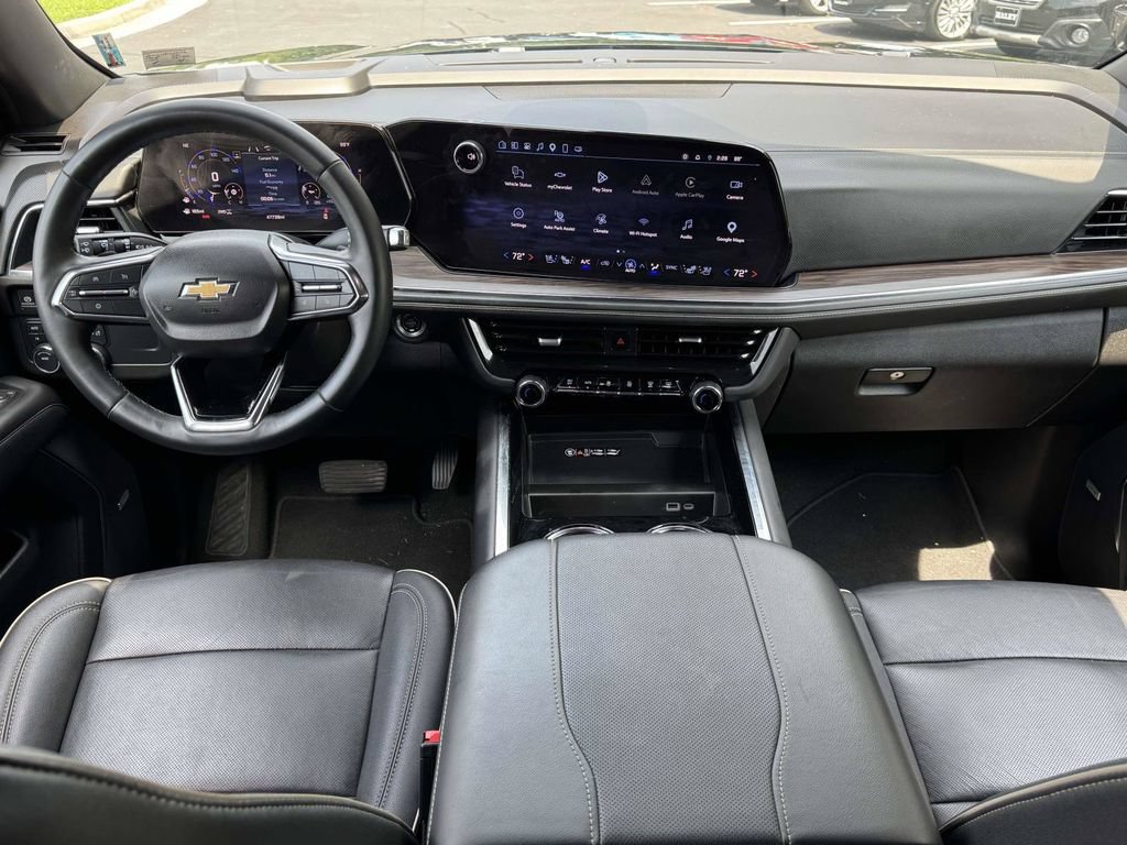 Used 2025 Chevrolet Tahoe Premier AWD/4WD image 3