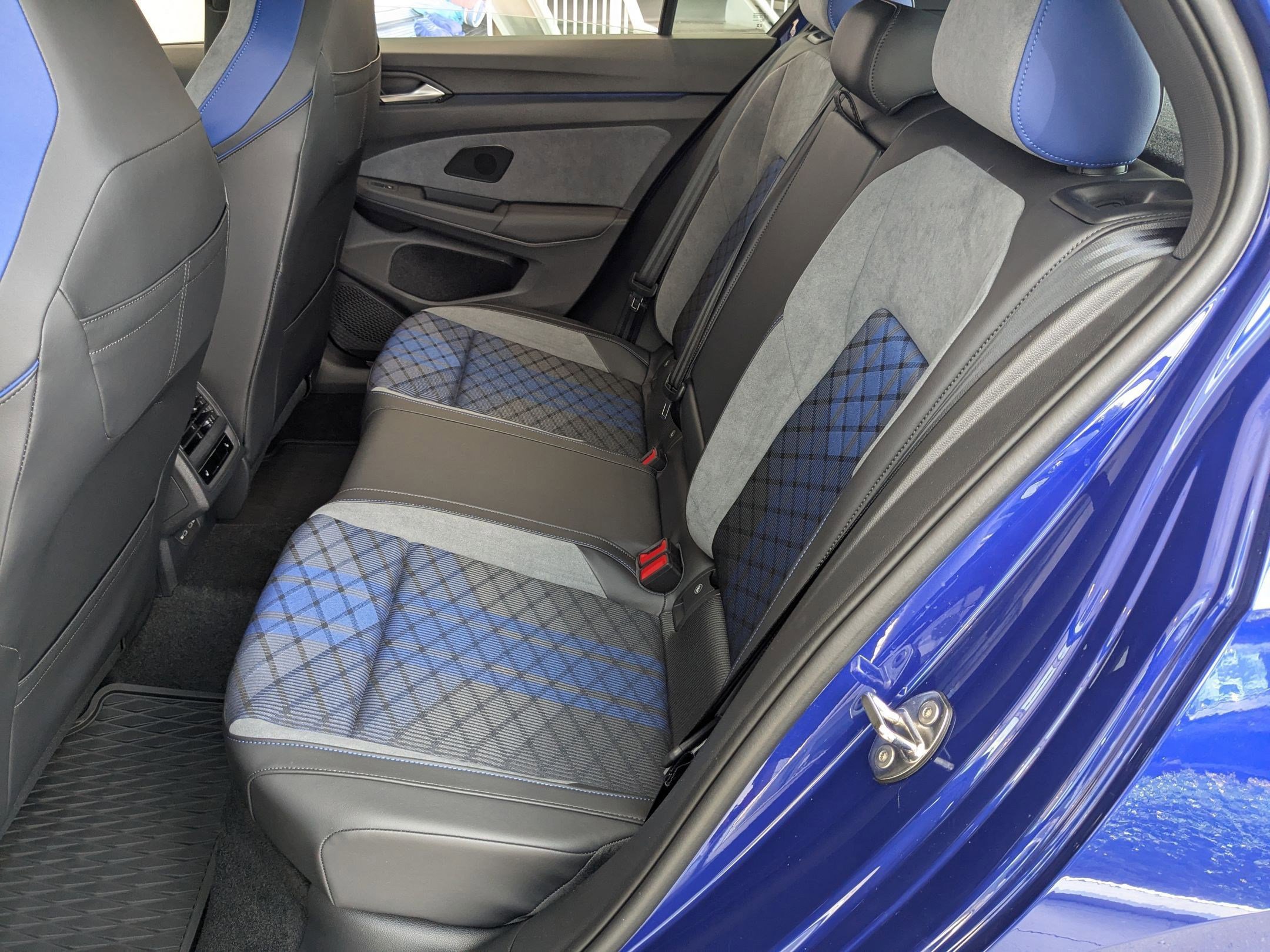 New 2025 Volkswagen Golf R Black Edition image 27