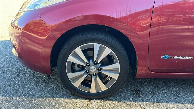 Used 2015 Nissan Leaf SV w/ LED & Quick Charge Package image 11