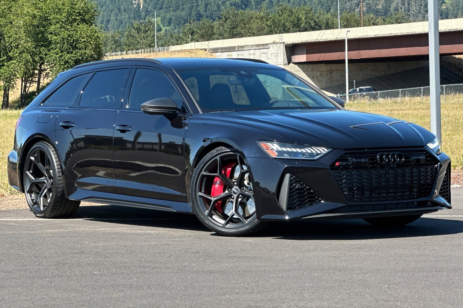 New 2025 Audi RS 6 performance image 1