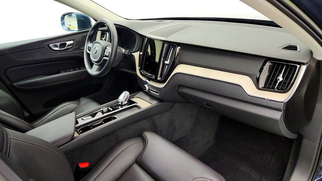 Used 2022 Volvo XC60 B5 Inscription w/ Advanced Package AWD/4WD image 24