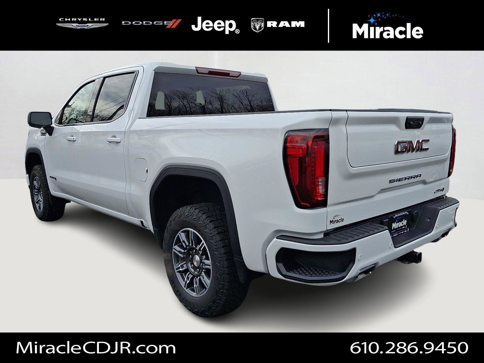 Used 2025 GMC Sierra 1500 AT4 image 4