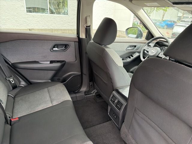 Used 2022 Nissan Rogue SV AWD/4WD image 23