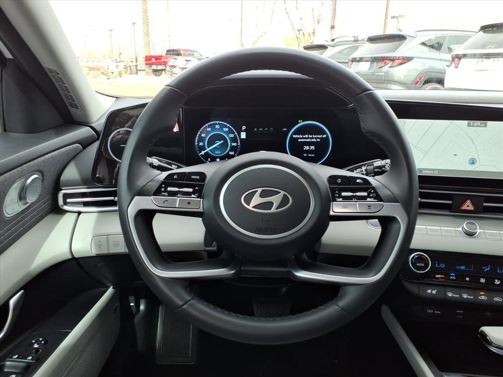 Certified 2025 Hyundai Elantra Limited image 17