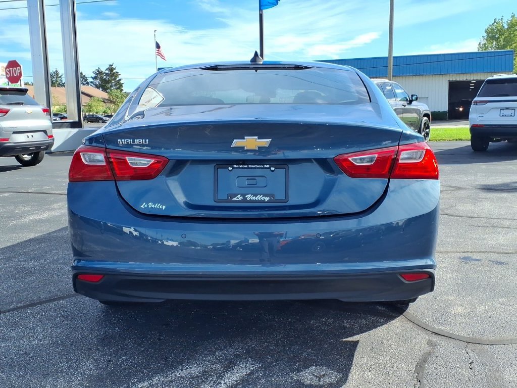 Used 2025 Chevrolet Malibu LS w/ Driver Confidence Package FWD image 9