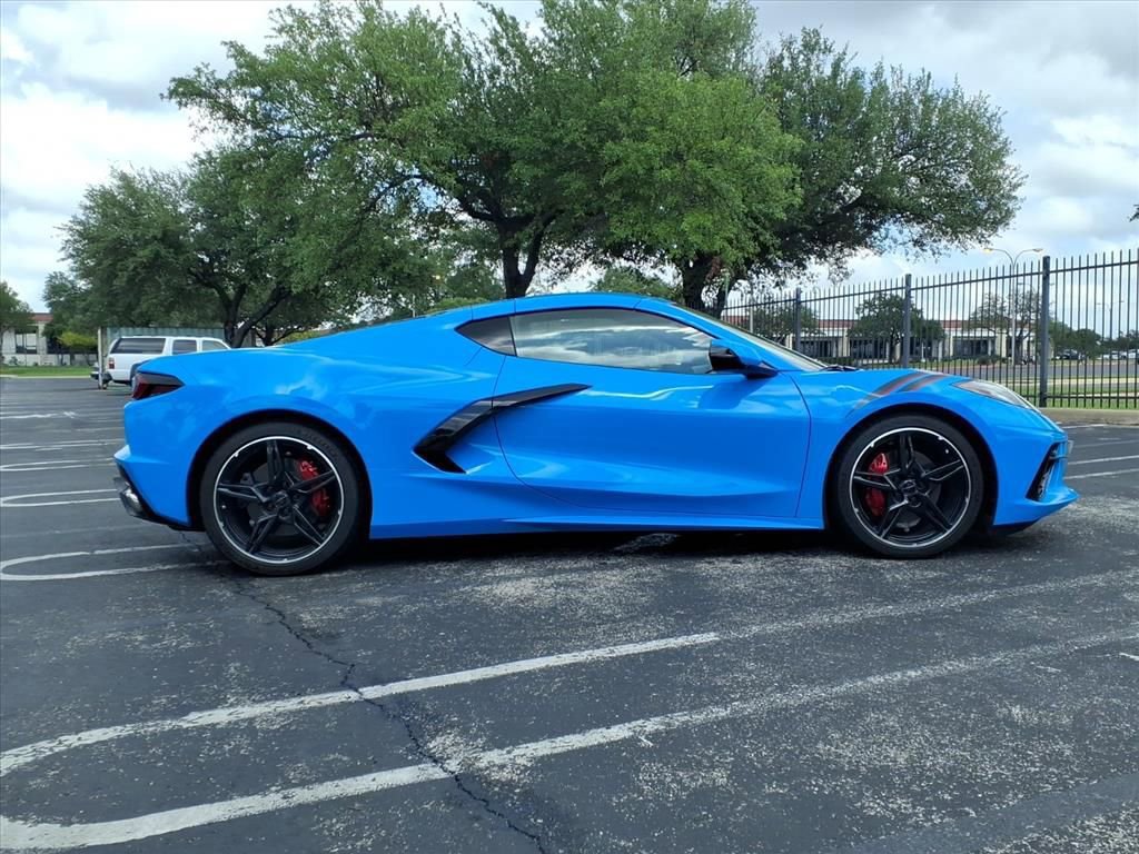 Used 2022 Chevrolet Corvette Stingray Coupe w/ 1LT RWD image 2