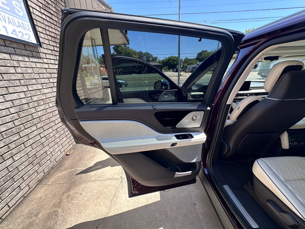 Used 2021 Lincoln Aviator Black Label AWD/4WD image 11