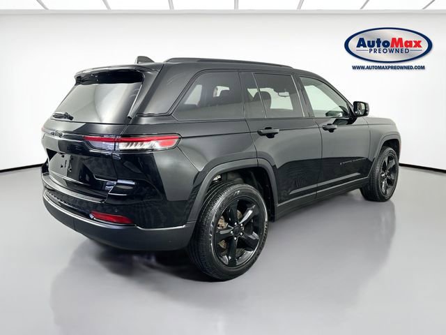 Used 2023 Jeep Grand Cherokee Altitude AWD/4WD image 2