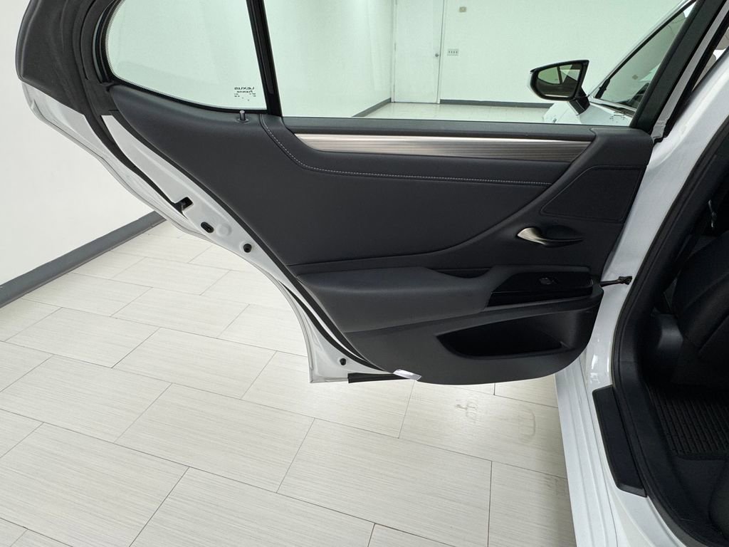 Used 2024 Lexus ES 350 F Sport image 11