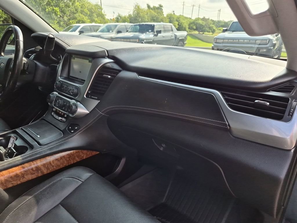 Used 2019 Chevrolet Suburban Premier AWD/4WD image 43