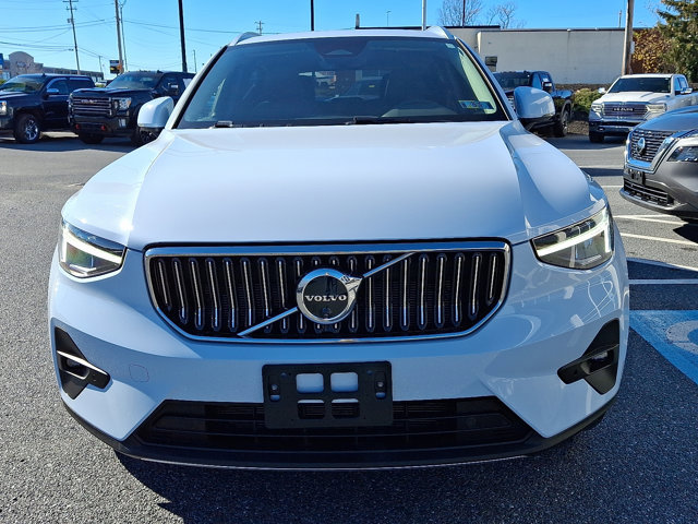 Used 2025 Volvo XC40 B5 Plus video 2