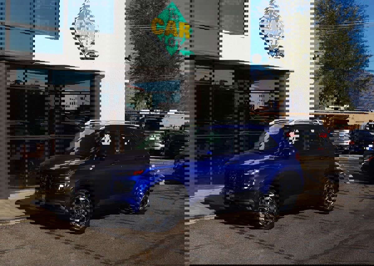 Used 2024 Hyundai Venue SEL image 3