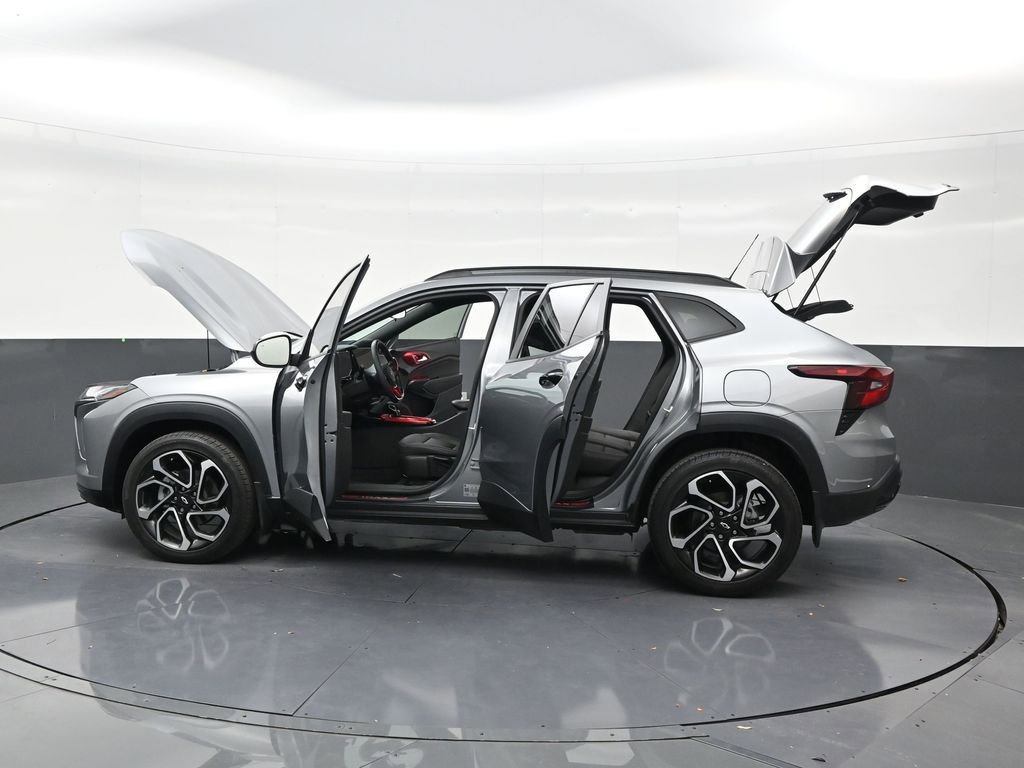Used 2024 Chevrolet Trax RS w/ Driver Confidence Package FWD image 30