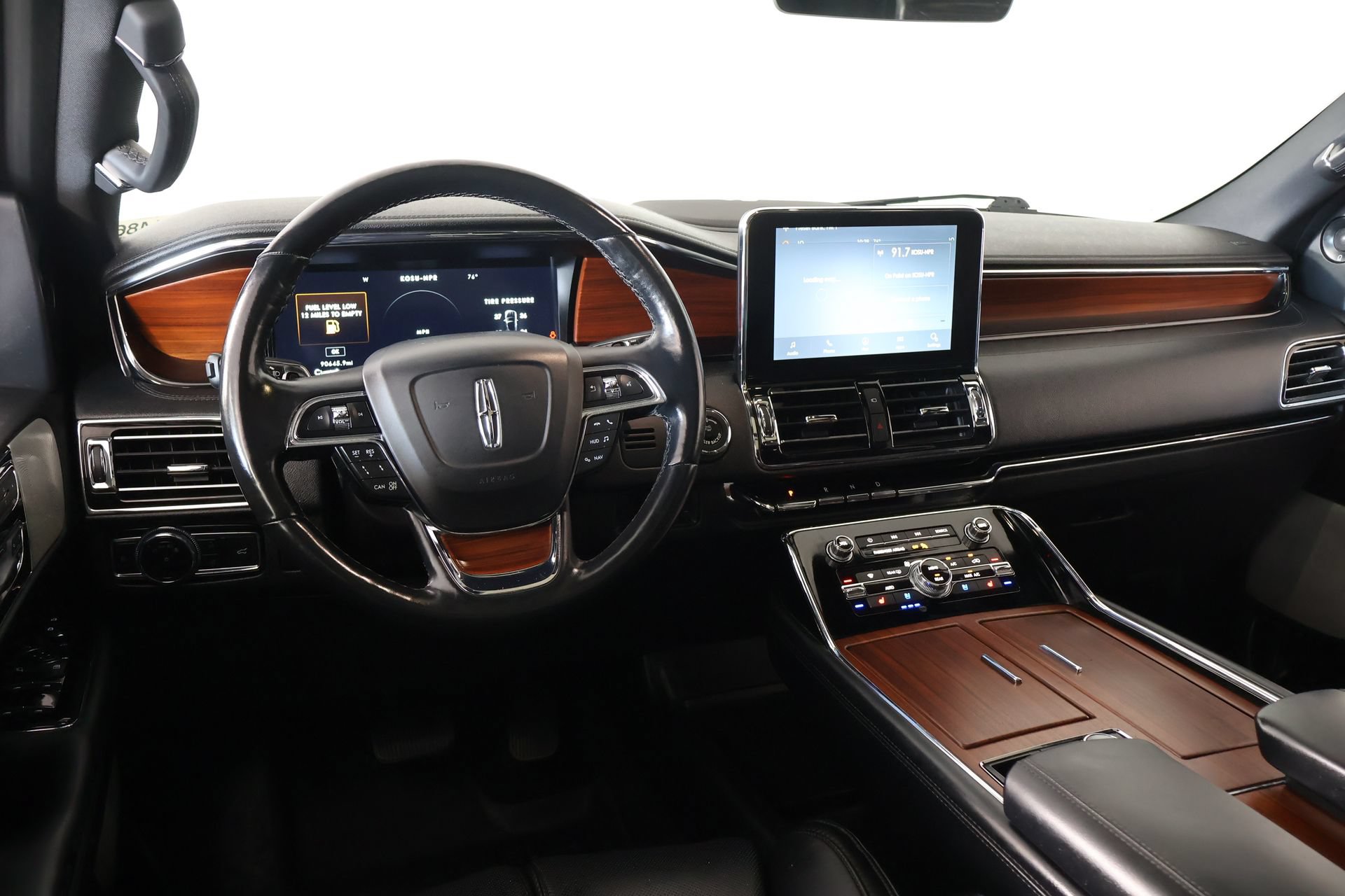 Used 2021 Lincoln Navigator Reserve AWD/4WD image 2